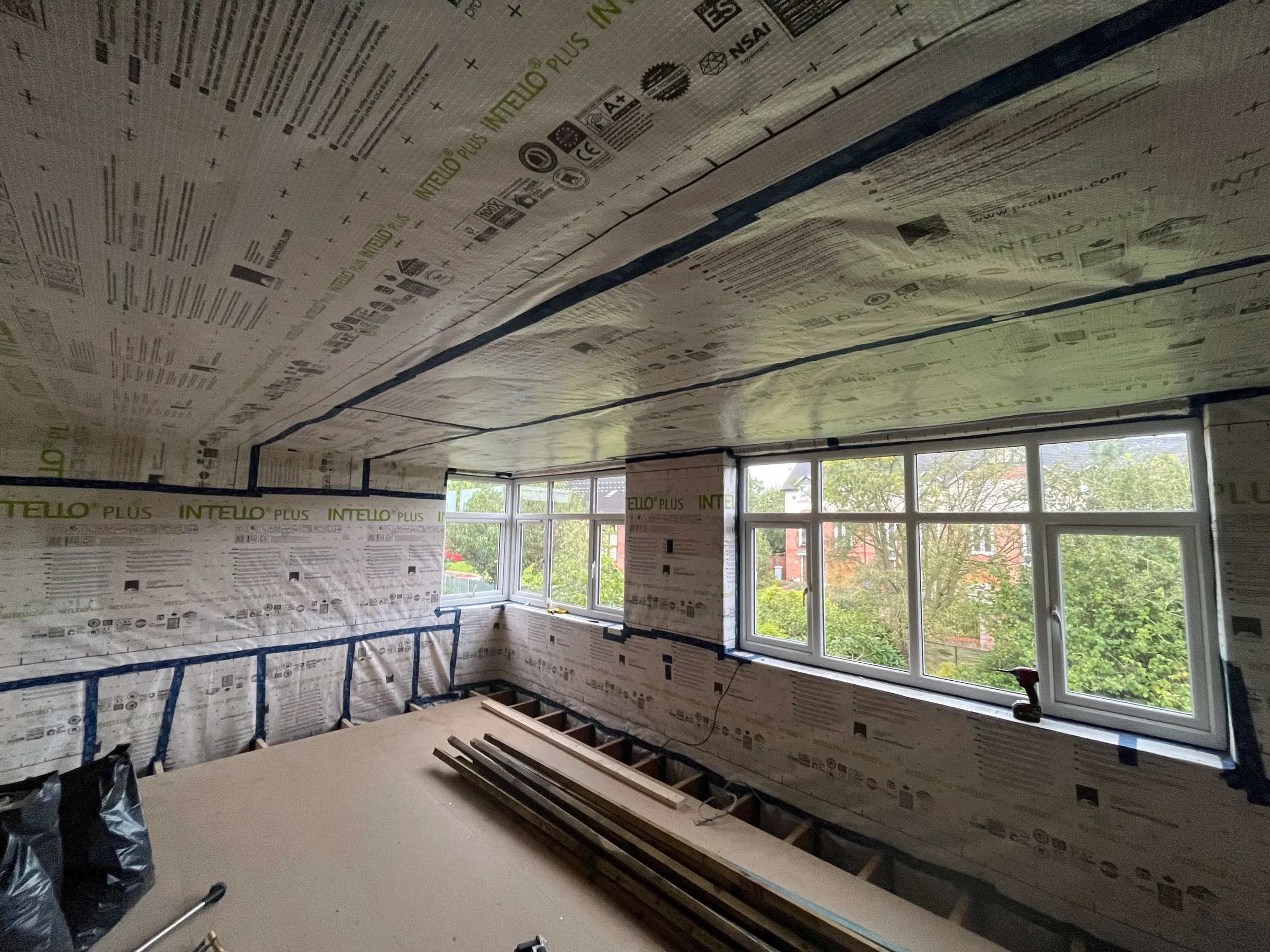 Internal wall insulation — Airtightness membrane