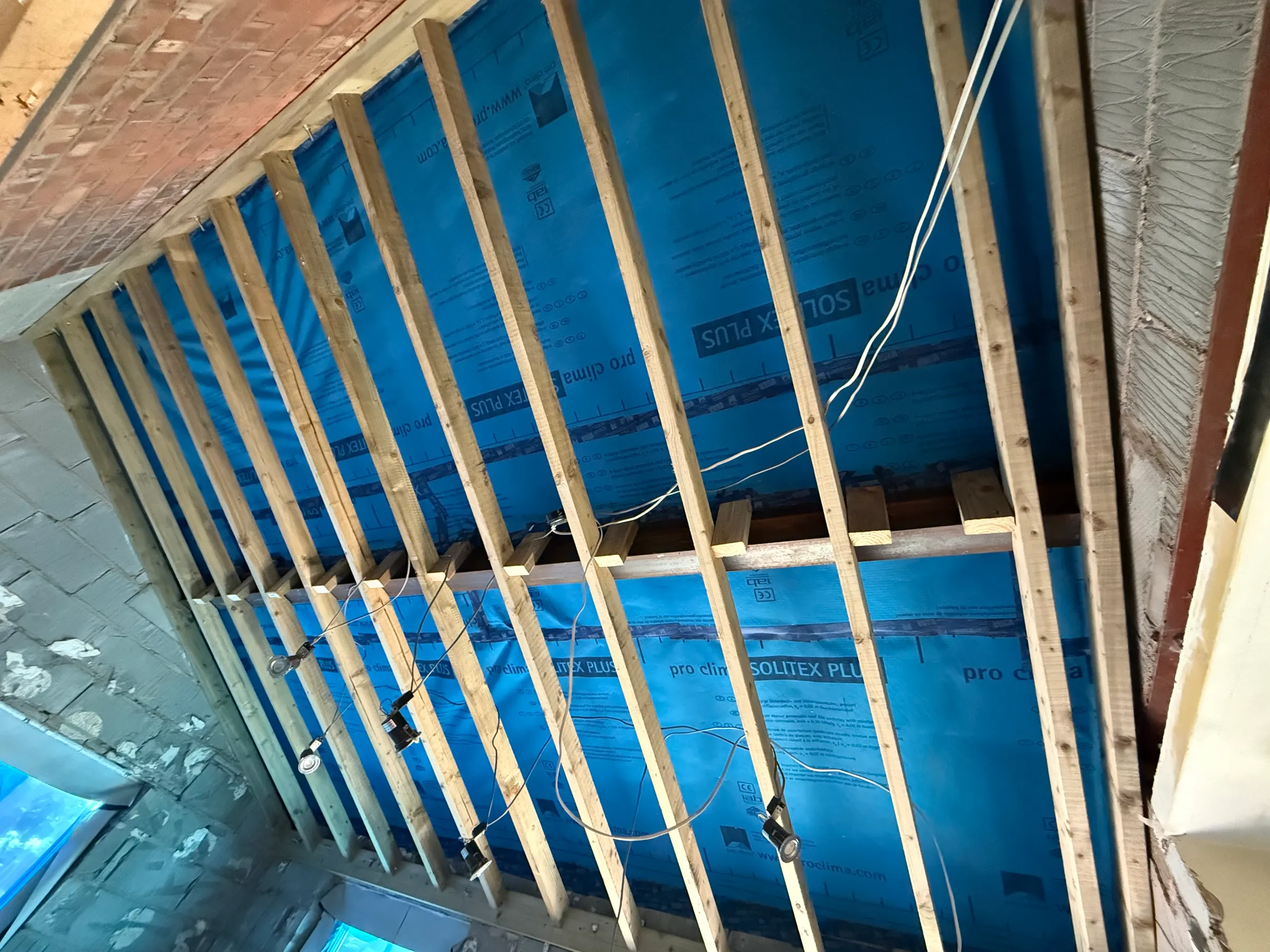 Ceiling insulation — Joists and membrane