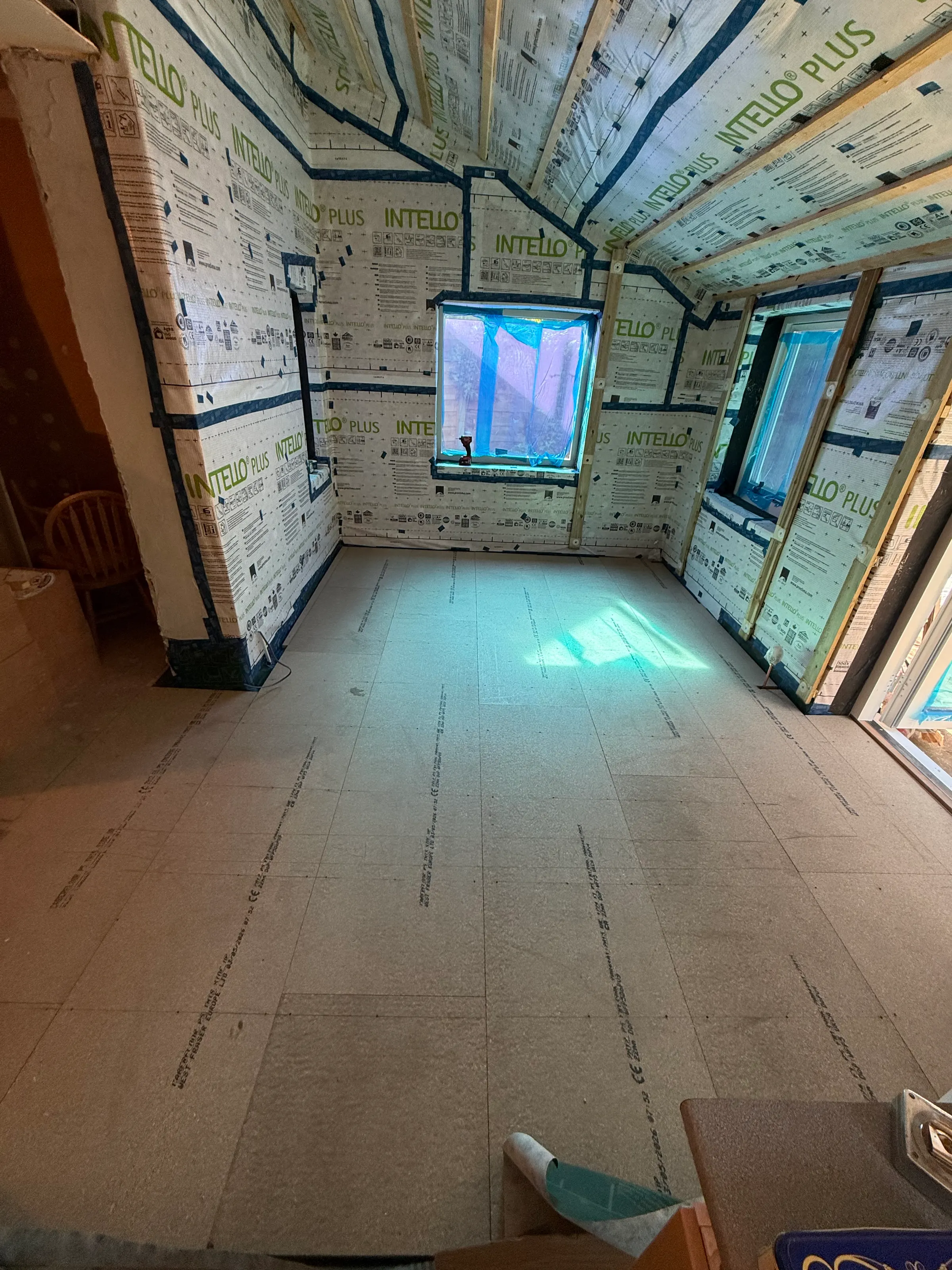 Room and floor — Boarded out